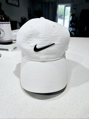 CLEAN NIKE Dri-Fit Club Legacy Cap